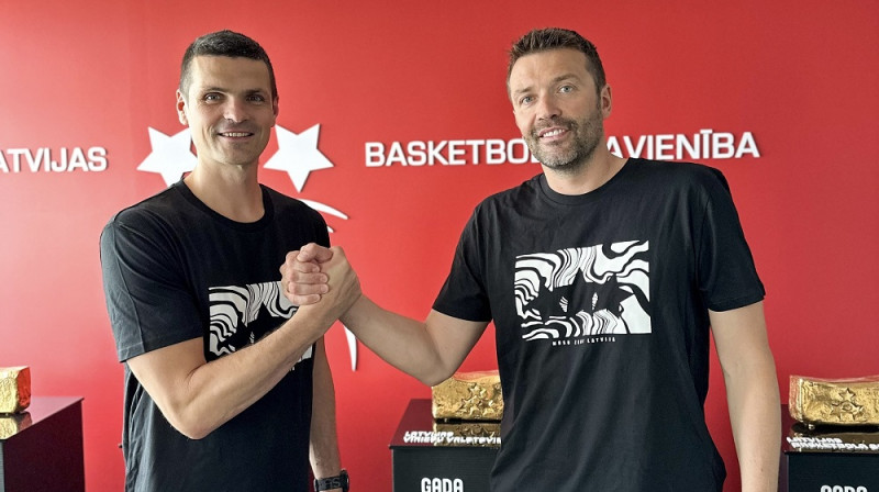 Salvis Mētra un Kristaps Janičenoks 2023. gada vasarā. Foto: LBS