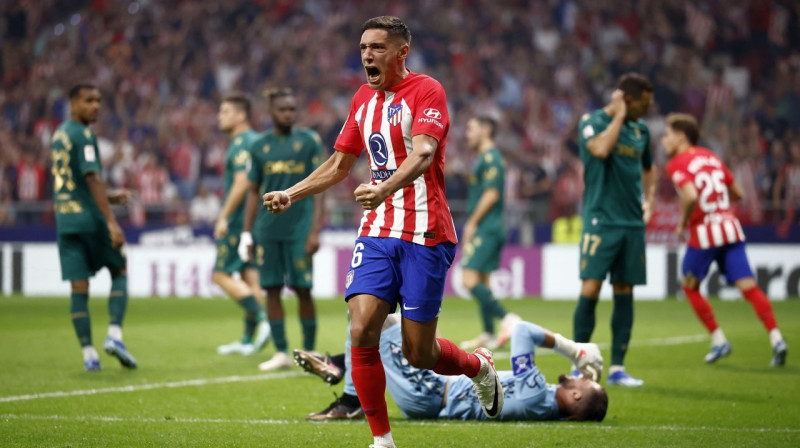 Madrides "Atlético" futbolists Nauels Molina mirkli pēc vārtu guvuma. Foto: Juan Medina/Reuters/Scanpix