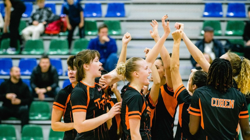 Evelīna Otto, Tīna Grausa un Dekija Koena. Foto: Ritvars Stankēvičs, EuroCup Women