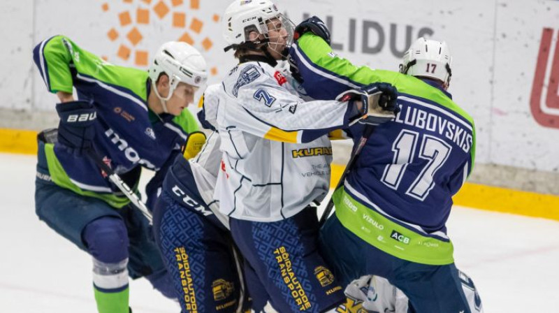 Elviss Želubovskis iepriekšējā spēlē pret "Kurbadu". Foto: Guntis Lazdāns/LHF