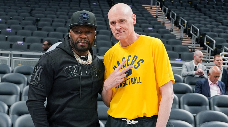 Reperis "50 Cent" un Riks Kārlails. Foto: Indiana Pacers