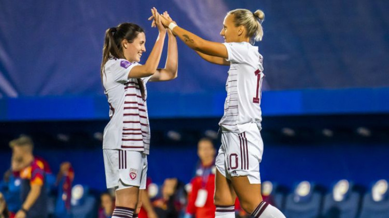 Anna Marija Valaka un Anastasija Ročāne. Foto: LFF