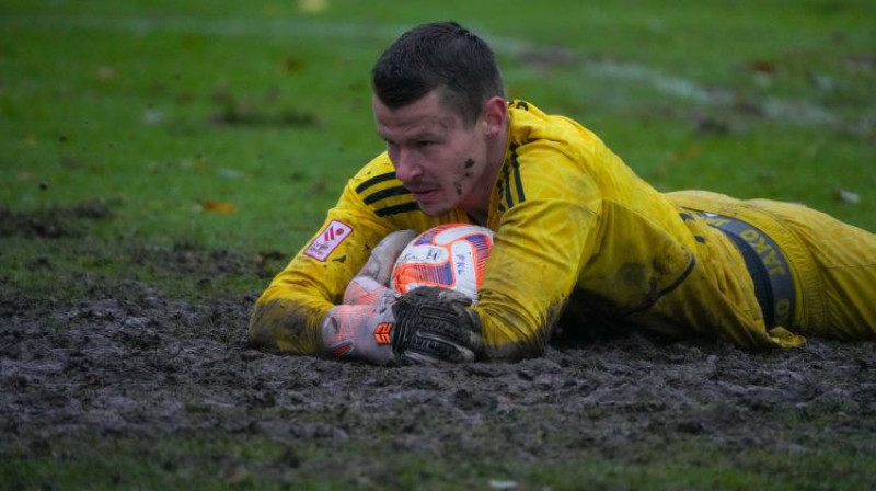 Pendeli noķērušais Dāvis Ošs. Foto: Kristians Putniņš/FK "Auda"