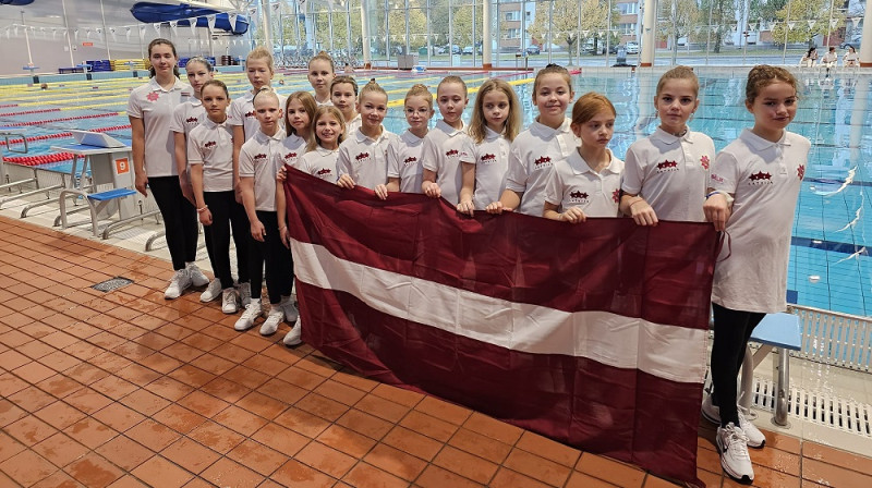Latvijas komanda. Foto: Latvijas Peldēšanas federācija.