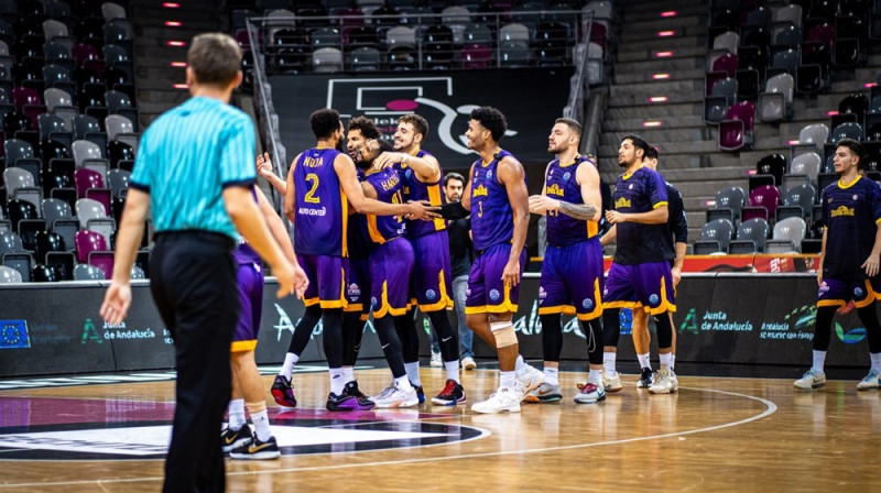 Holonas "Hapoel" basketbolisti pēc uzvaras pār Vācijas vicečempioni Bonnas "Telekom Baskets". Foto: FIBA