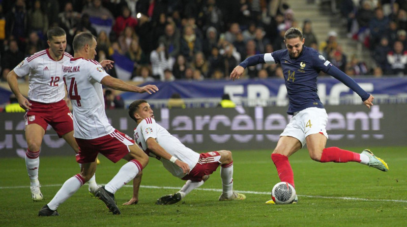 Mirklis pirms Adriēna Rabio vārtu guvuma. Foto: Daniel Cole/AP/Scanpix