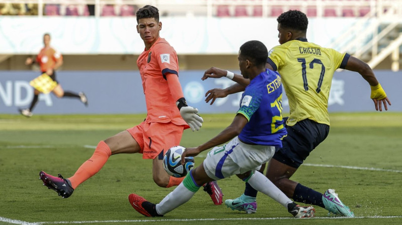 Mirklis no Brazīlijas un Ekvadoras U17 valstsvienību cīņas. Foto: Mast Irham/EPA/Scanpix