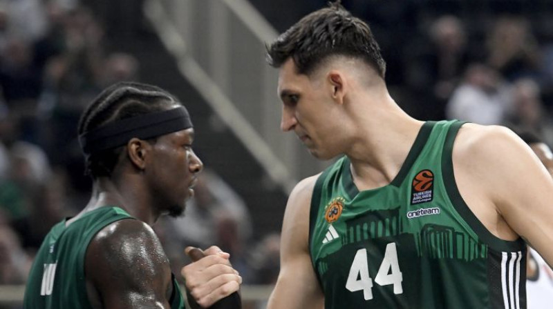 Kendriks Nanns un Dinoss Mitoglu. Foto: Panathinaikos BC