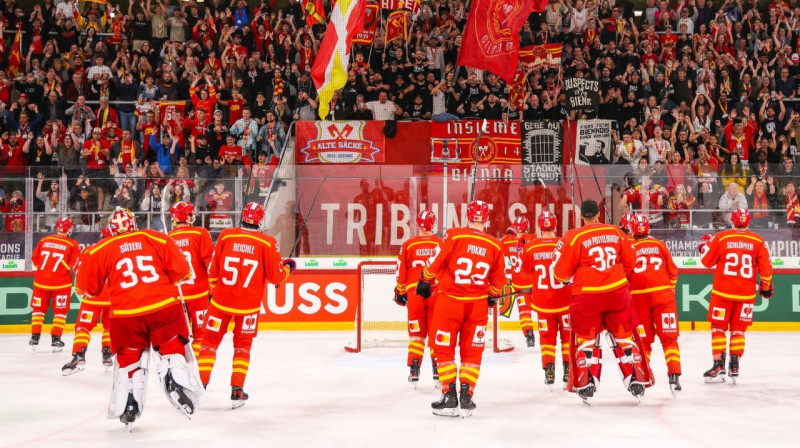 "Biel-Bienne" hokejisti un līdzjutēji. Foto: EHC Biel-Bienne