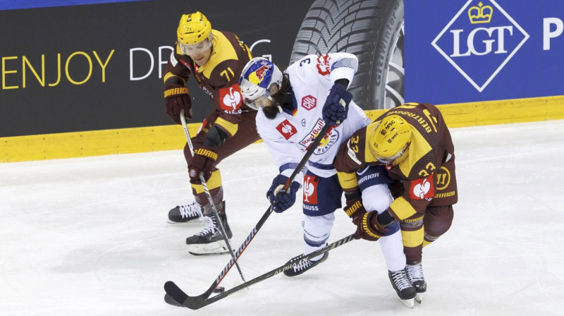 Mirklis no Ženēvas "Servette" un Minhenes "Red Bull" dueļa. Foto: Salvatore Di Nolfi/AP/Scanpix