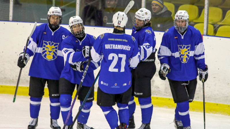 Hokeja skolas "Rīga" spēlētāji. Foto: Guntis Lazdāns/LHF