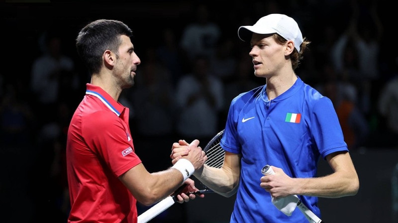 Novaks Džokovičs un Janniks Sinners. Foto: Davis Cup