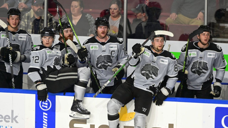 Jānis Švanenbergs (Nr. 72) un citi Aidaho "Steelheads" hokejisti. Foto: Idaho Steelheads