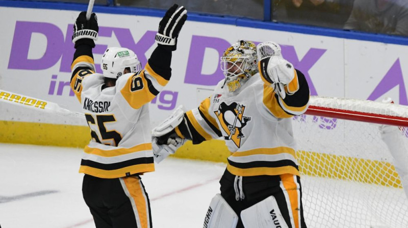 Ēriks Kārlsons un Tristans Džerijs. Foto: Pittsburgh Penguins