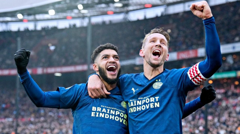 Eindhovenas PSV futbolisti Ismaels Saibari un Lūks de Jongs. Foto: PSV Eindhoven