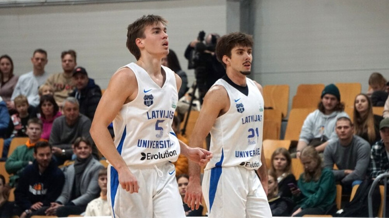 Otto Fārenhorsts un Dāvis Skreivers. Foto: LU basketbols