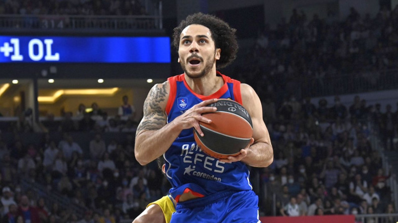 "Anadolu Efes" līderis Šeins Larkins. Foto: Seskim Photo/Imago Images/Scanpix