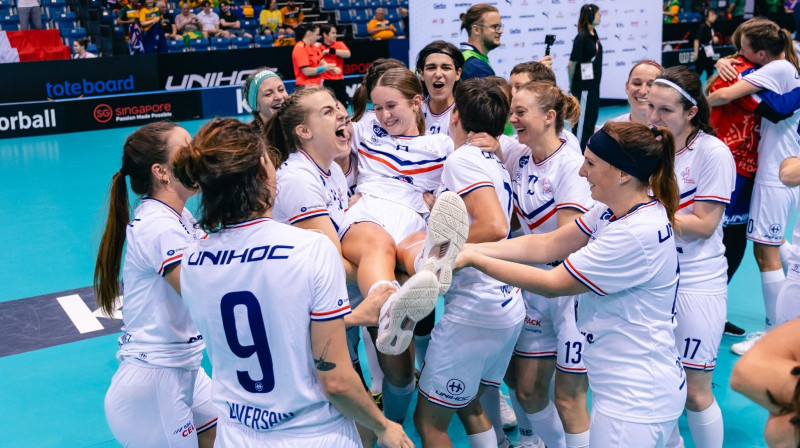 Francūzietes līksmoja gluži kā pasaules čempiones, foto: IFF Floorball