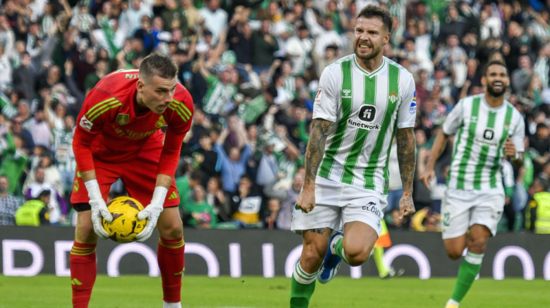 Seviljas "Real Betis" futbolists Aitors Ruibals pēc vārtu guvuma pret Madrides "Real". Foto: Raul Caro/EPA/Scanpix