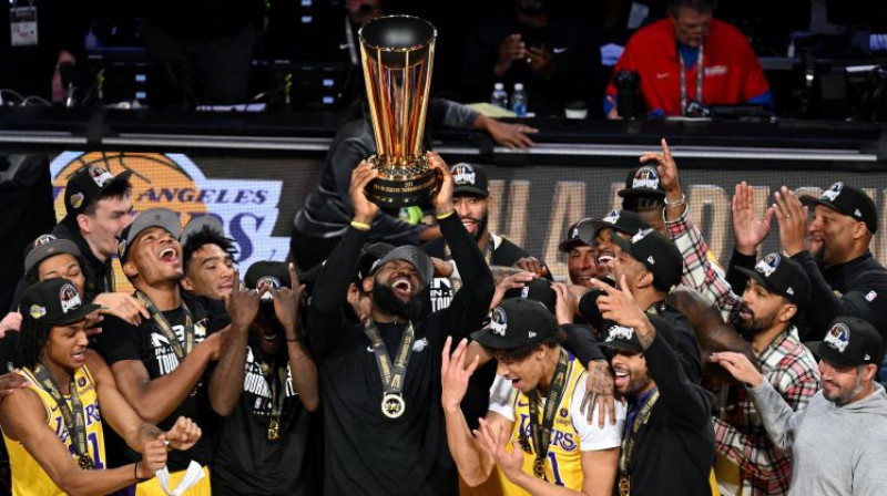 Losandželosas "Lakers" ar kausu. Foto: USA Today Sports/Scanpix