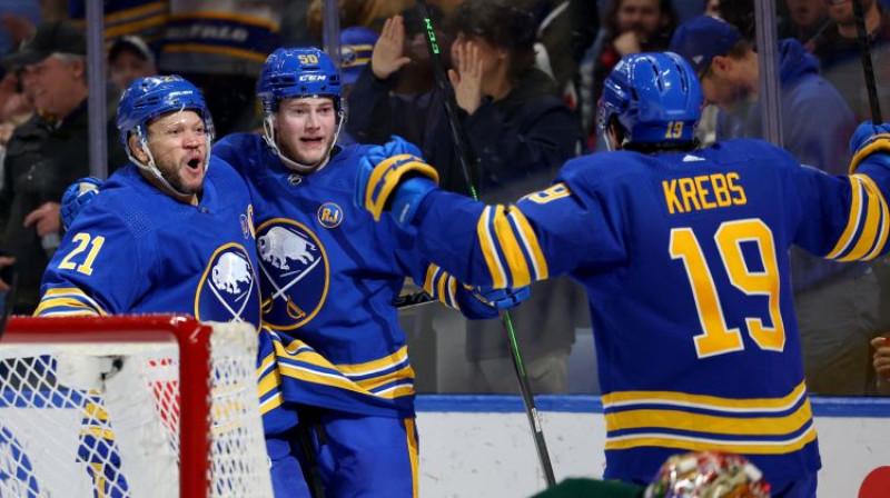 Kails Okposo, Eriks Robinsons un Peitons Krebss. Foto: USA Today Sports/Scanpix