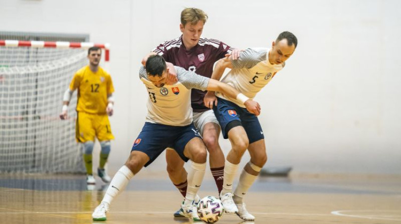 Andžejs Mickēvičs pret Slovākiju. Foto: LFF