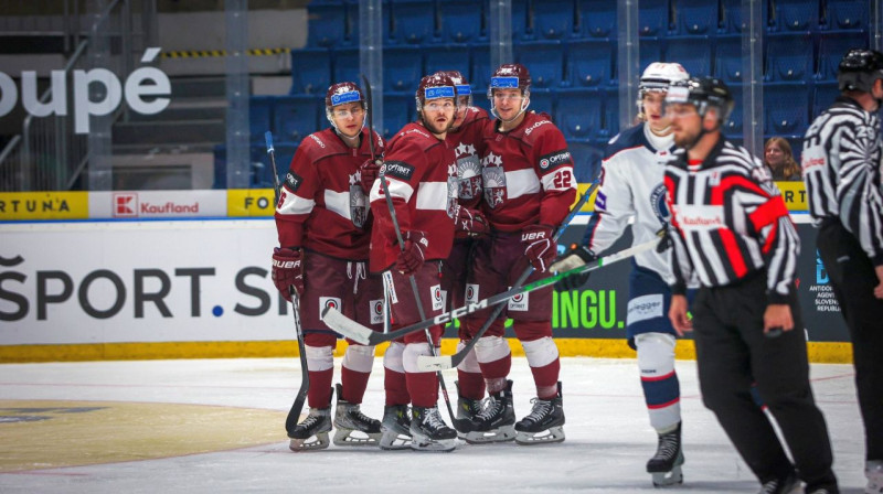 Latvijas valstsvienības hokejisti. Foto: LHF