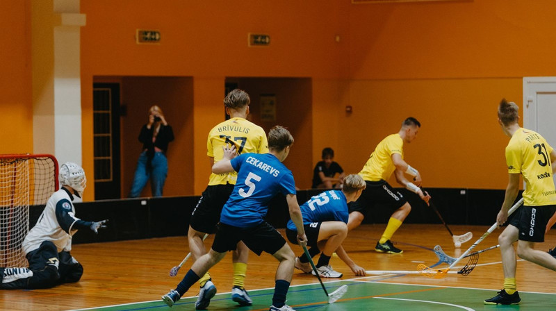 Epizode no abu komandu pirmā apļa spēle, foto: Floorball.lv