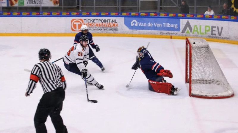 Mirklis pirms nīderlandieša Jaspera Nordemanna vārtu guvuma. Foto: Henning Monsieur/IJshockey Nederland