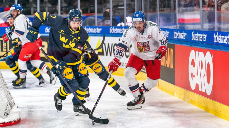 Zviedrs Henriks Temmerness un čehs Daniels Voženīleks. Foto: Justpictures.ch/Imago Images/Scanpix