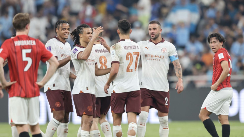 Mančestras "City" futbolisti pēc vārtu guvuma spēlē pret Saitamas "Urawa Red Diamonds". Foto: Ali Haider/EPA/Scanpix