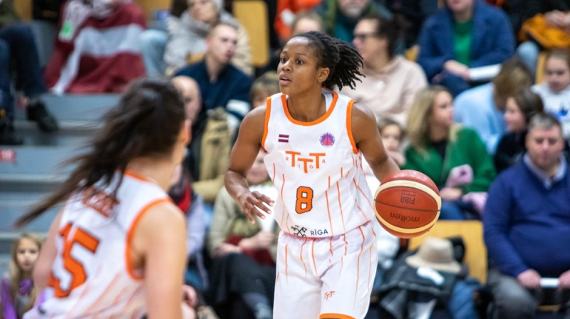 Kaira Lamberte un Ieva Pulvere 2023. gada 22. novembrī. Foto: EuroCup Women