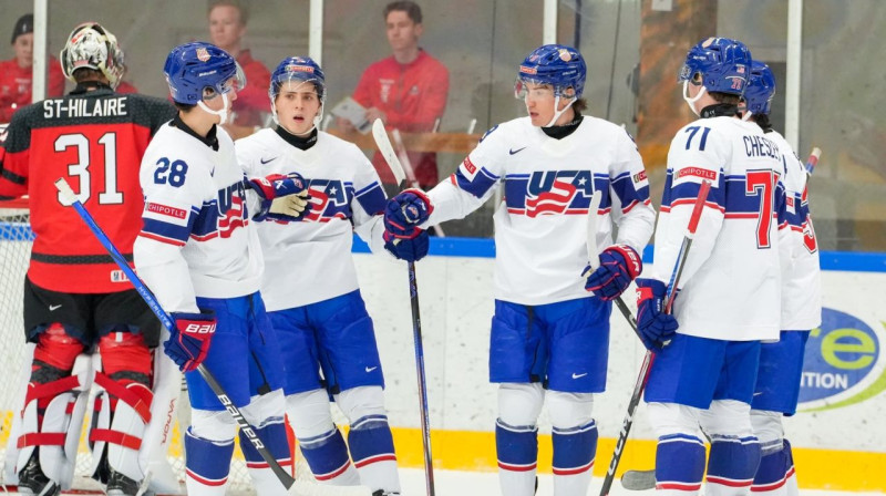 ASV U20 valstsvienības hokejisti. Foto: USA Hockey