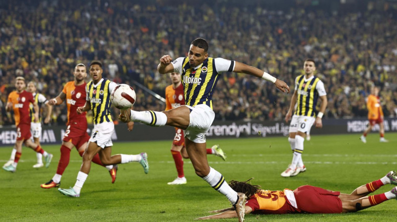 Stambulas derbijs: "Fenerbahçe" pret "Galatasaray". Foto: Atilla Sertbakan/Burak Saltık/Semih Bahadır/Fenerbahçe SK