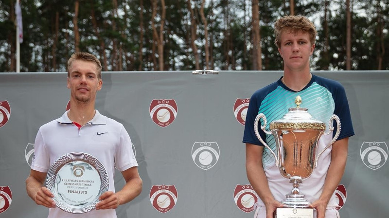 Roberts Štrombahs un Kārlis Ozoliņš. Foto: Latvijas Tenisa savienība