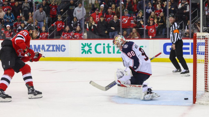 Timo Maiers pārspēj Elvi Merzļikinu pagarinājumā. Foto: USA Sports Today/Scanpix