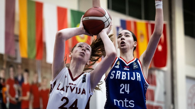 Krista Lukašēvica spēlē pret Serbiju. Foto: FIBA