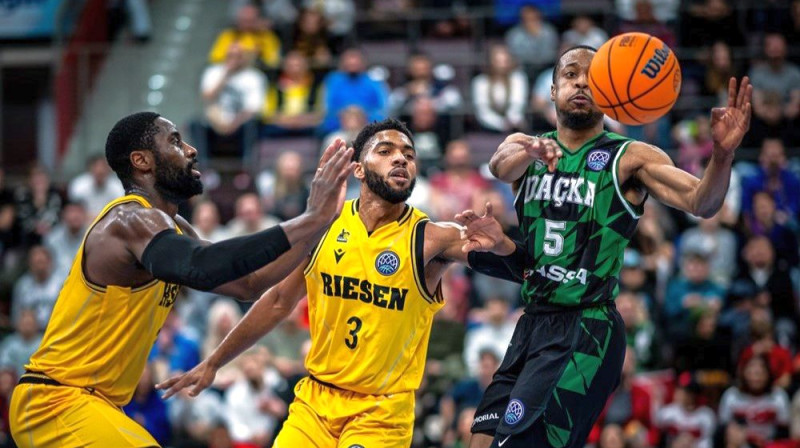 Mirklis no Ludvigsburgas "Riesen" un Stambulas "Darüşşafaka" spēles. Foto: FIBA