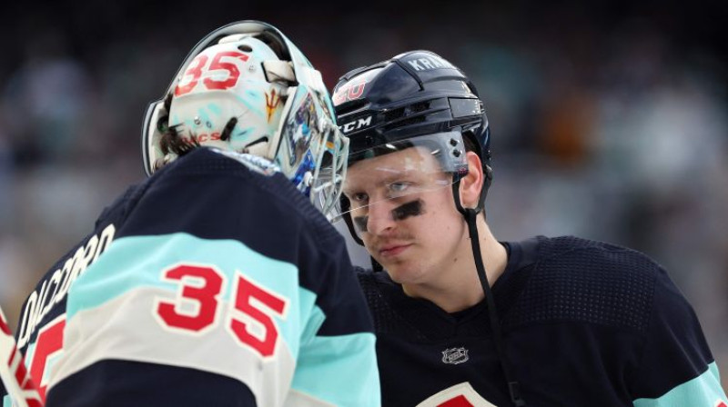 Džouijs Dakords un Ēli Tolvanens. Foto: AFP/Scanpix