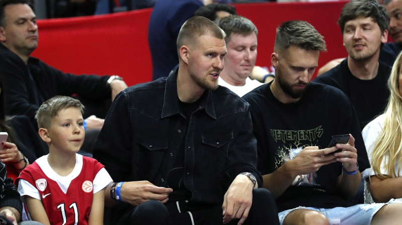 Kristaps Porziņģis un Žanis Peiners 2023. gada 21. maijā Kauņā. Foto: Toms Kalniņš, EPA/Scanpix