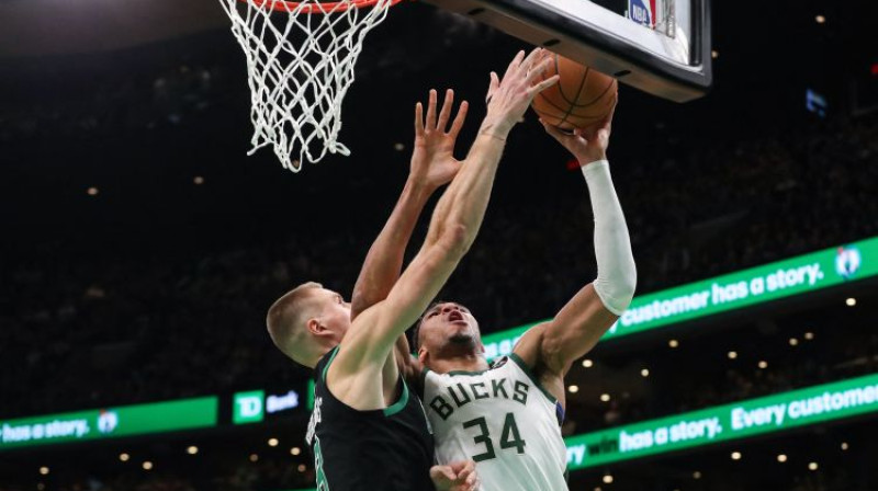 Kristaps Porziņģis pret Janni Adetokunbo. Foto: USA Today Sports/Scanpix