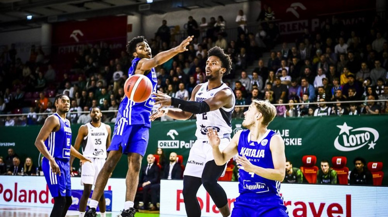 Pīdžejs Paipss (vidū). Foto: FIBA Europe cup