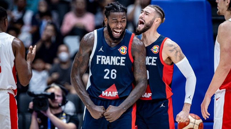 Matiass Lesors un Isaja Kordinjē. Foto: FIBA