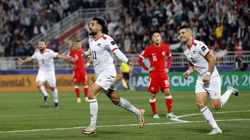 Palestīnas valstsvienības futbolisti pēc vārtu guvuma. Foto: Thaier Al-Sudani/Reuters/Scanpix