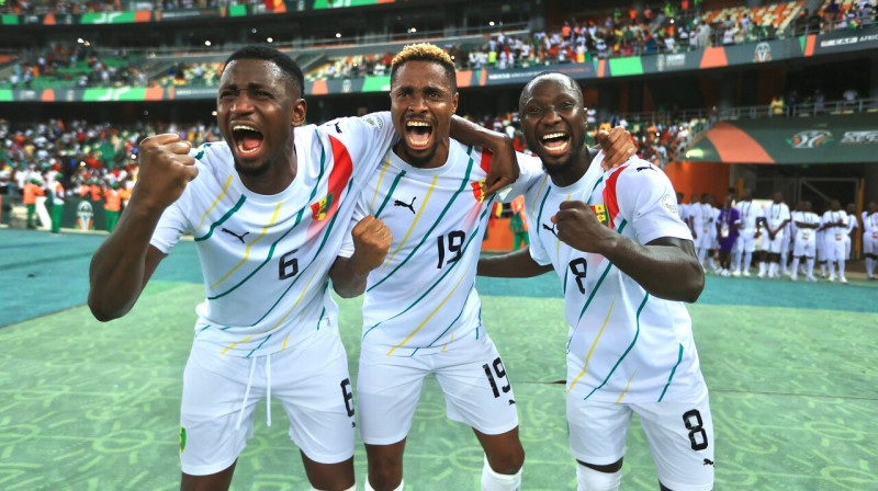 Gvinejas valstsvienības futbolisti pēc uzvaras Āfrikas Nāciju kausa astotdaļfinālā. Foto: CAF