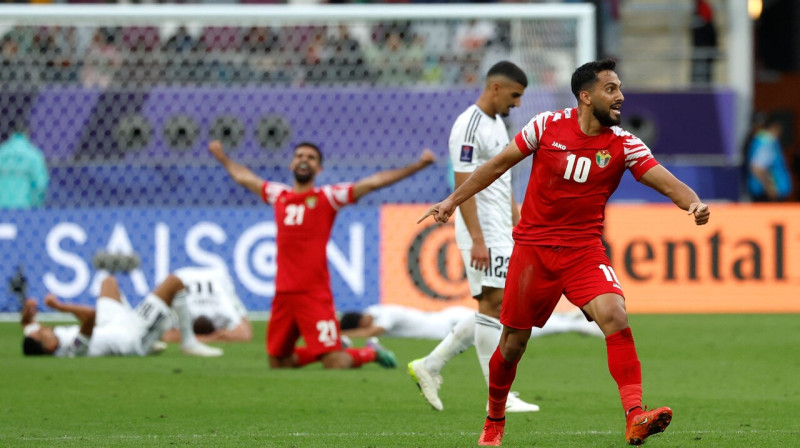 Jordānijas futbolistu prieks un Irākas spēlētāju pārdzīvojums. Foto: Karim Jaafar/AFP/Scanpix