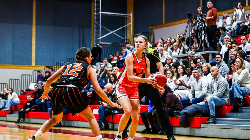 Vanesa Jasa un Līna Loceniece 2024. gada 23. janvārī. Foto: Moose basketball