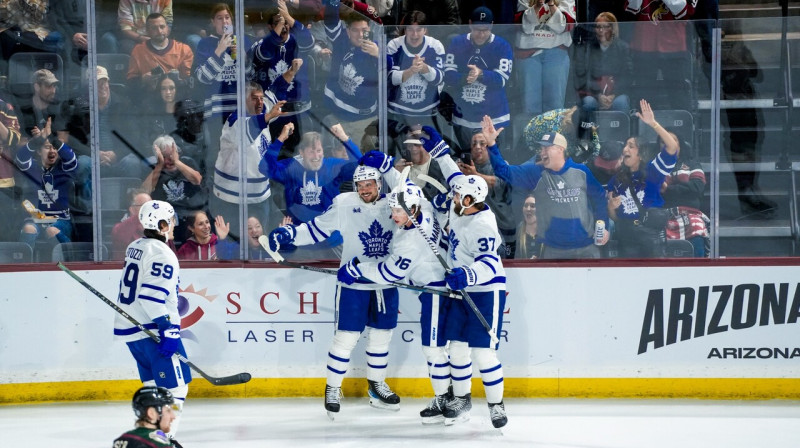 Toronto "Maple Leafs" hokejisti pēc vārtu guvuma. Foto: Toronto Maple Leafs