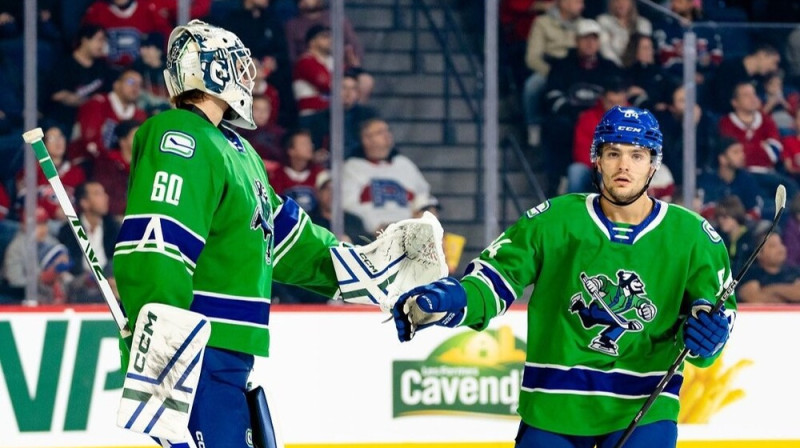 Abotsfordas "Canucks" hokejisti Mikita Talapila un Tristens Nīlsens. Foto: Abbotsford Canucks