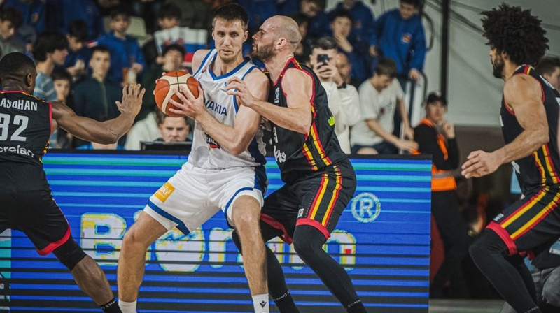 Vladimirs Brodzjanskis pret Beļģiju. Foto: FIBA